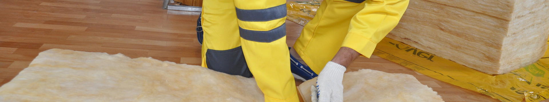 Ceiling insulation wool facing insulation installation